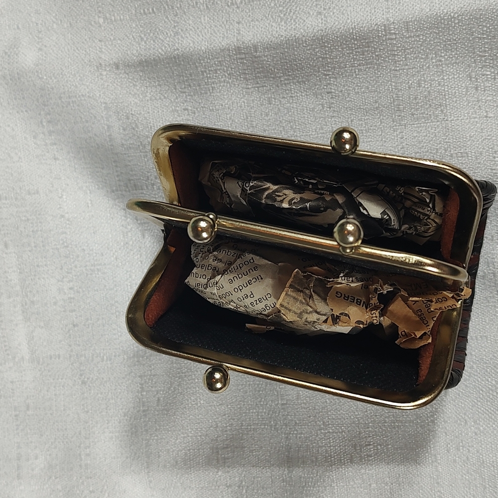 Small Cowhide Leather Money Coin Purse Metal Clasp Closer Square Bottom - Picture 6 of 11